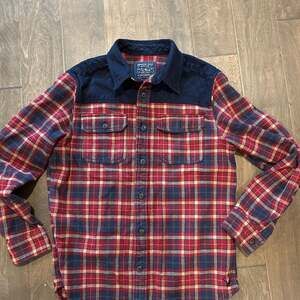American Eagle Outfitters Men's Red & Blue Plaid Heavy Flannel Button Up Shirt